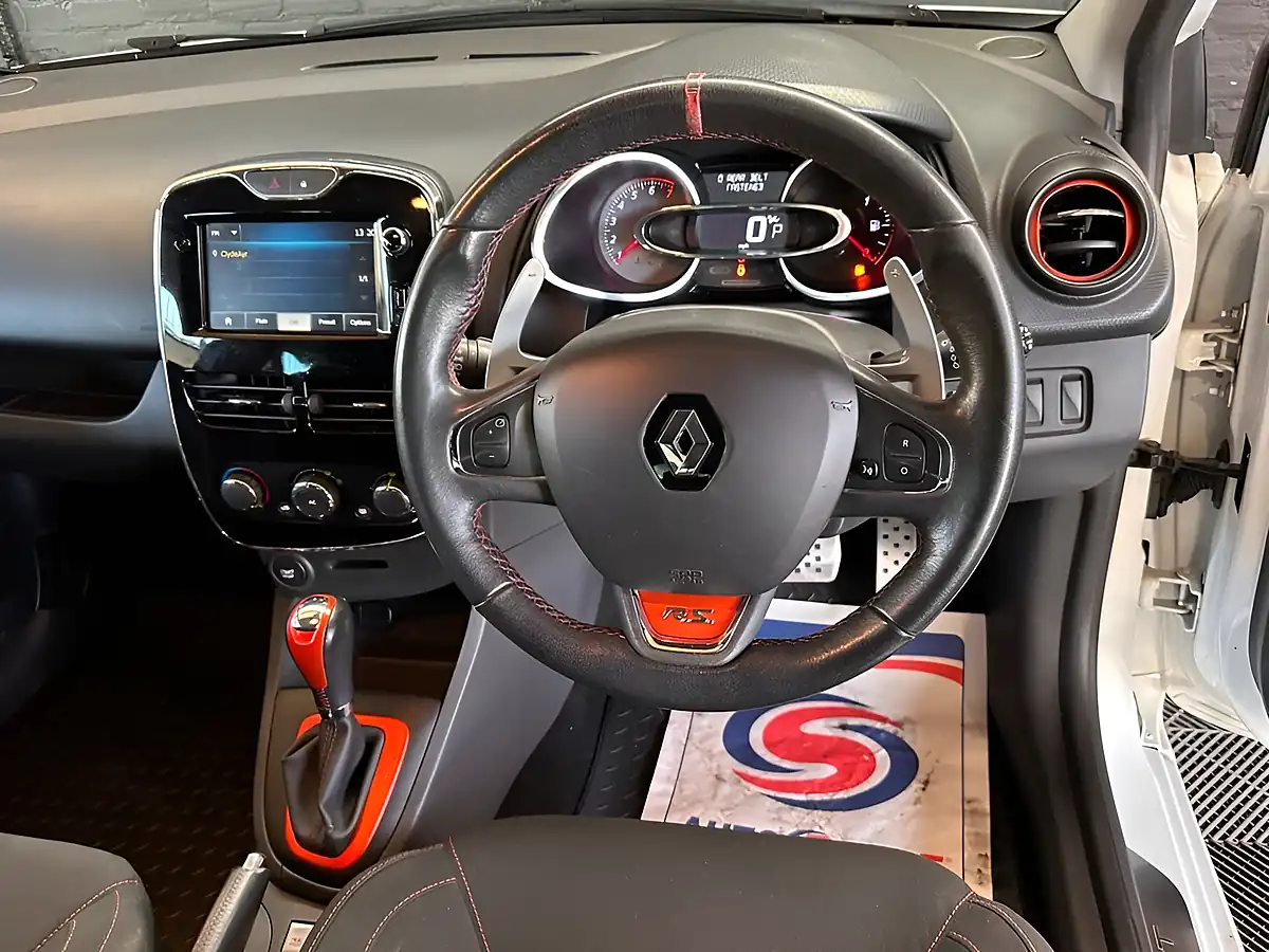 Used 2014 Renault Clio Renaultsport Glacier White - Interior and Exterior details 2