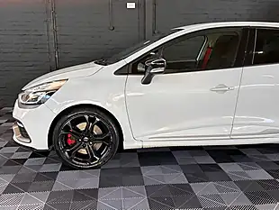 Used 2014 Renault Clio Renaultsport Glacier White - Interior and Exterior details 3