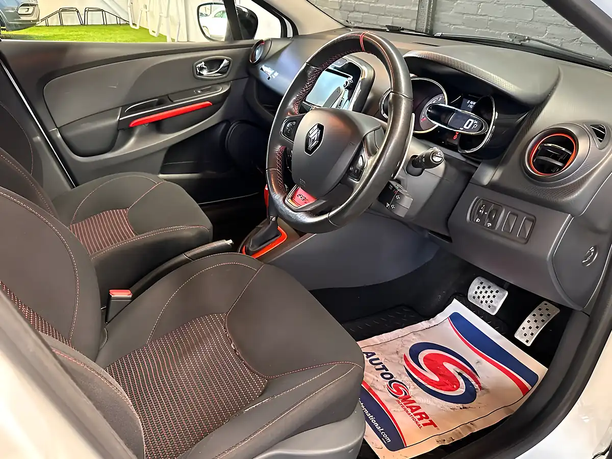 Used 2014 Renault Clio Renaultsport Glacier White - Interior and Exterior details 5