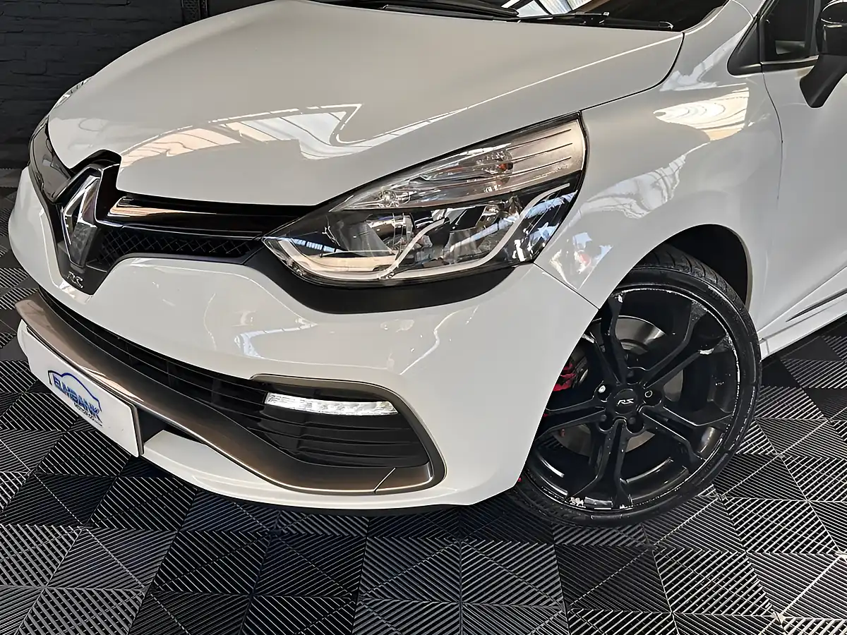 Used 2014 Renault Clio Renaultsport Glacier White - Interior and Exterior details 6