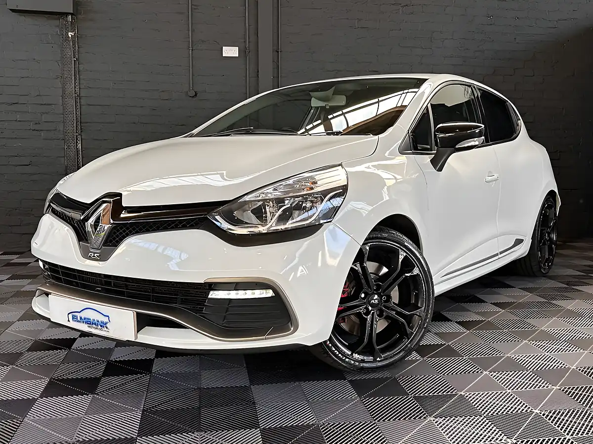 Used 2014 Renault Clio Renaultsport Glacier White - Interior and Exterior details 7