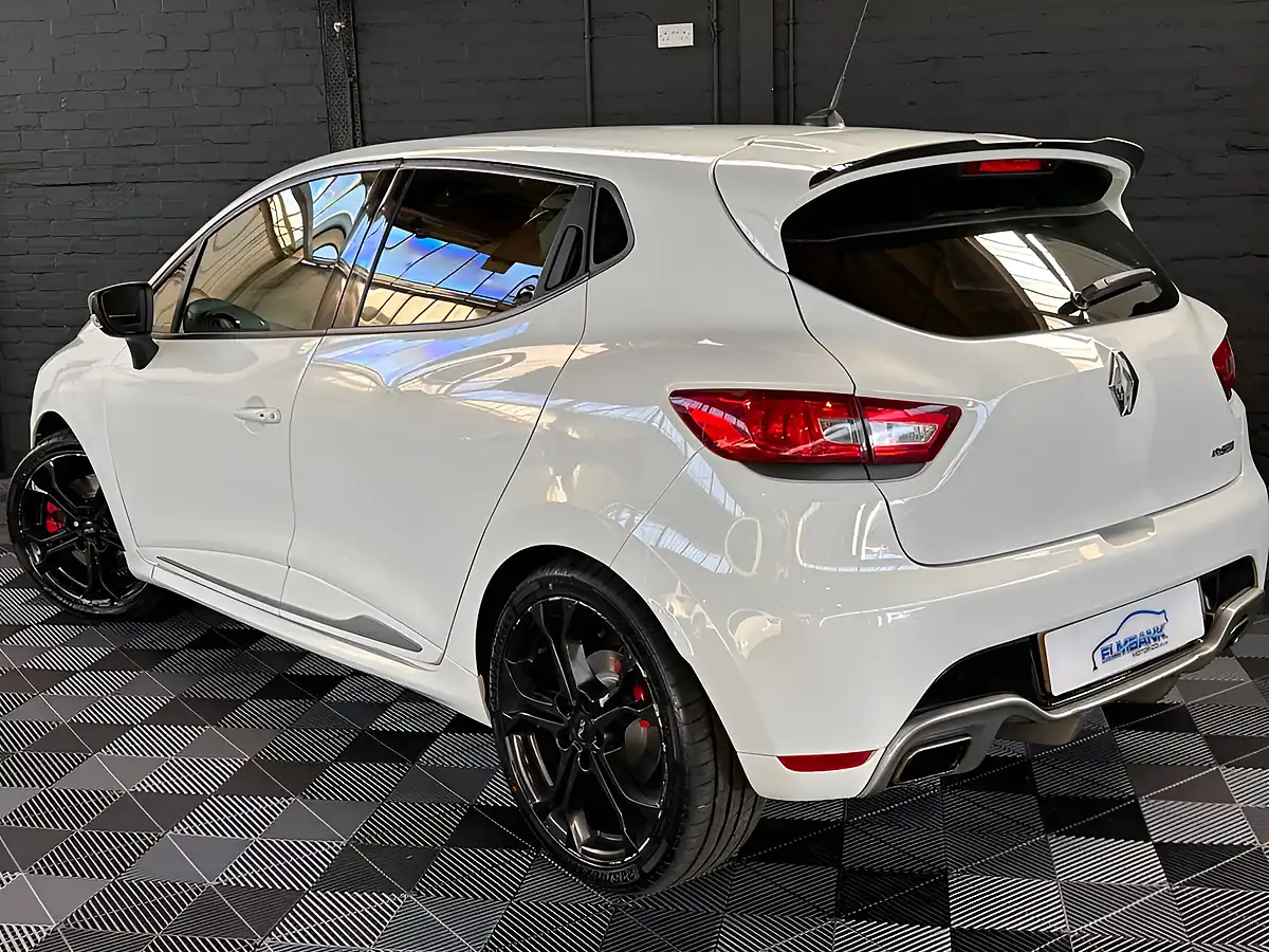 Used 2014 Renault Clio Renaultsport Glacier White - Interior and Exterior details 8