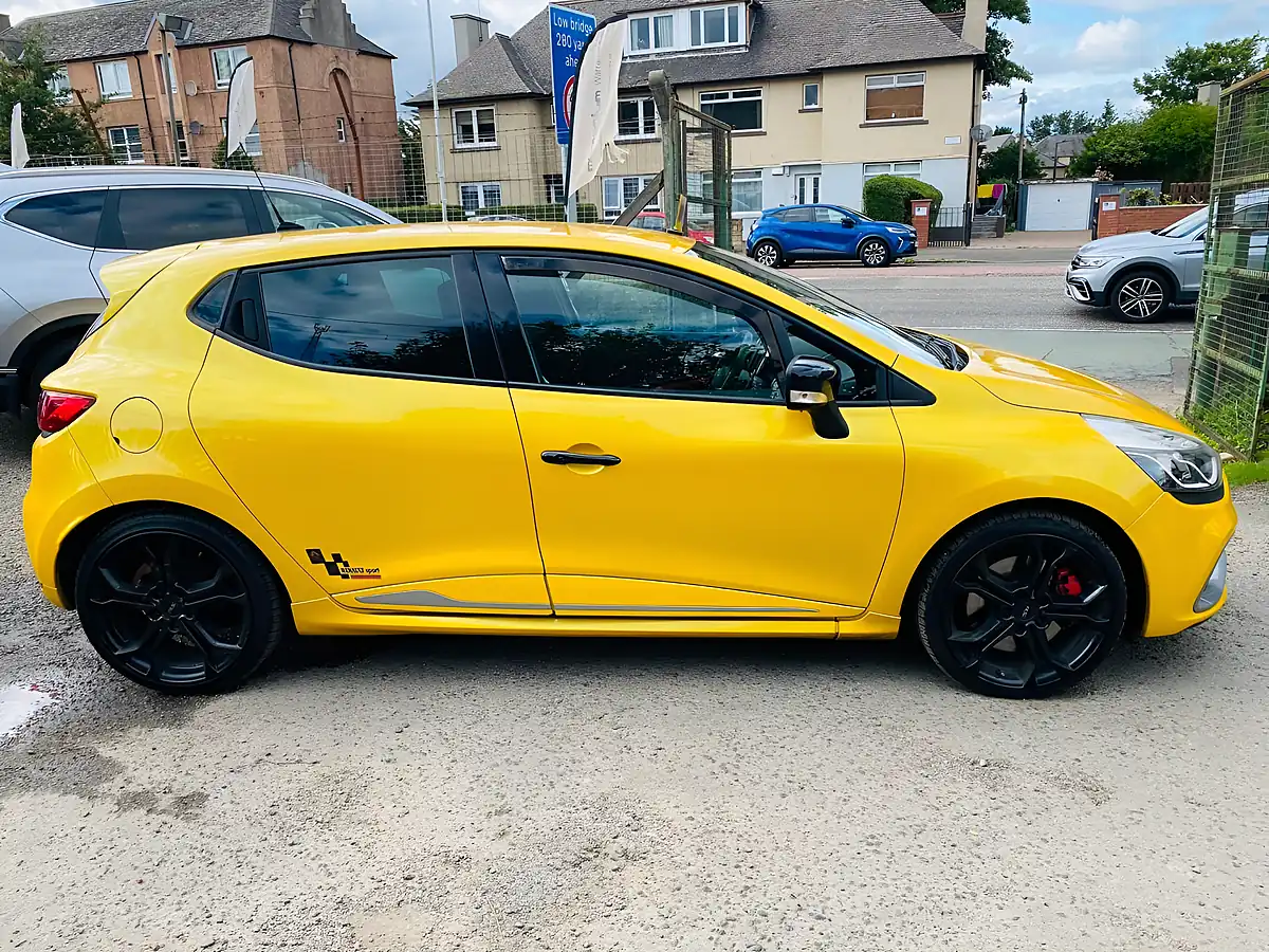 Used 2014 Renault Clio Renaultsport Lux Yellow - Interior and Exterior details 10