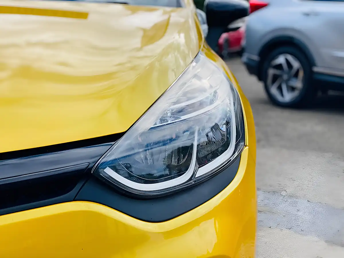 Used 2014 Renault Clio Renaultsport Lux Yellow - Interior and Exterior details 12