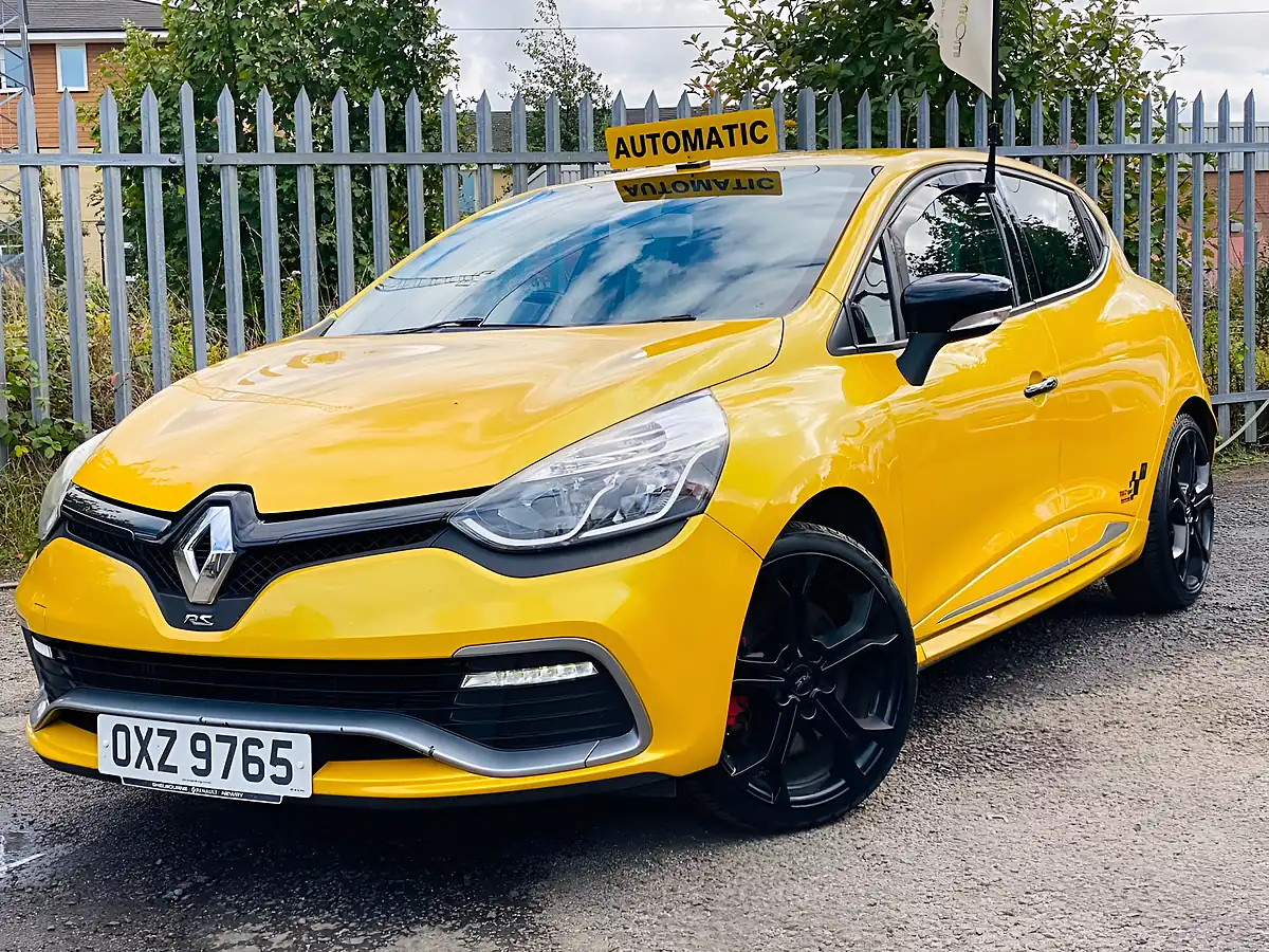 Used 2014 Renault Clio Renaultsport Lux Yellow - Interior and Exterior details 3