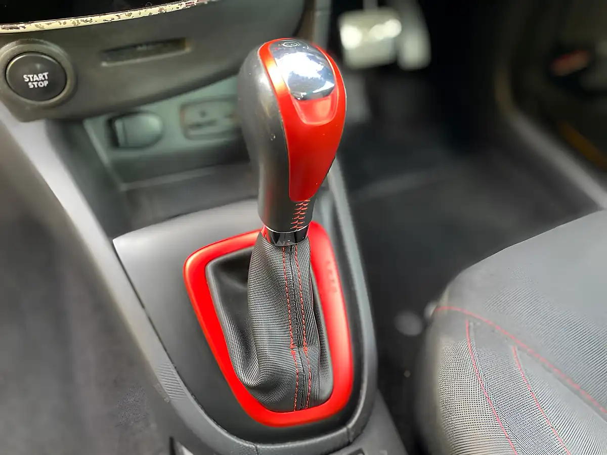 Used 2014 Renault Clio Renaultsport Lux Yellow - Interior and Exterior details 4
