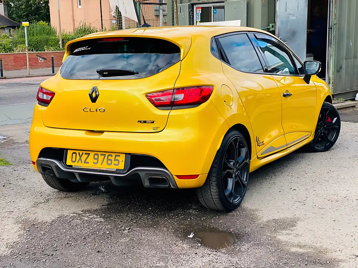 Used 2014 Renault Clio Renaultsport Lux Yellow - Interior and Exterior details 8