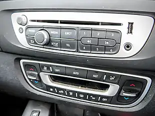 Used 2014 Renault Grand Scenic Dynamique Tom Tom Metallic Bronze - Interior and Exterior details 16