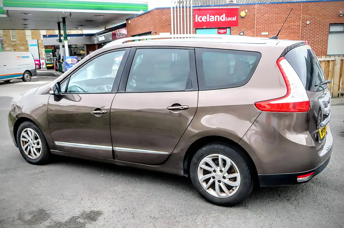 Used 2014 Renault Grand Scenic Dynamique Tom Tom Metallic Bronze - Interior and Exterior details 6