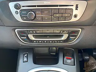 Used 2014 Renault Grand Scenic Dynamique Tomtom Grey - Interior and Exterior details 10