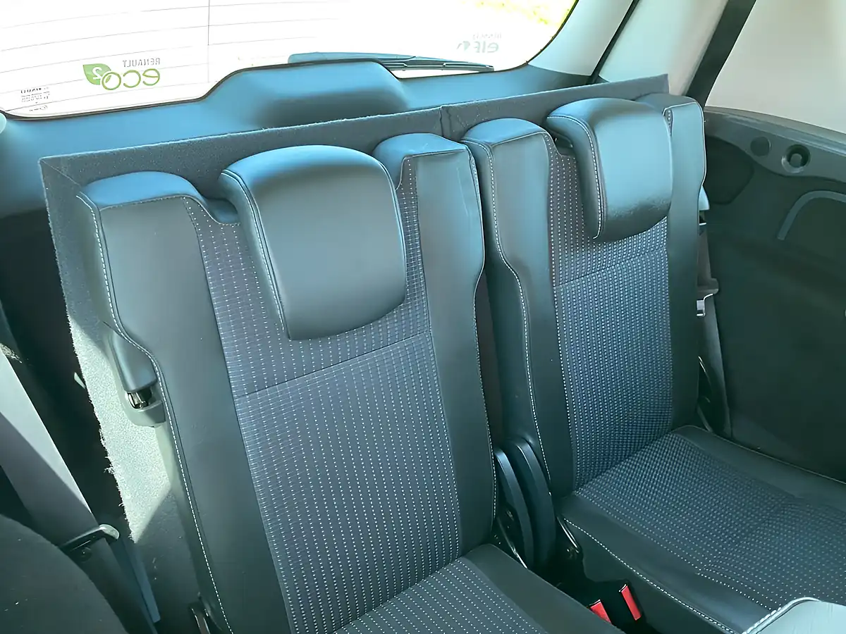 Used 2014 Renault Grand Scenic Dynamique Tomtom Grey - Interior and Exterior details 12