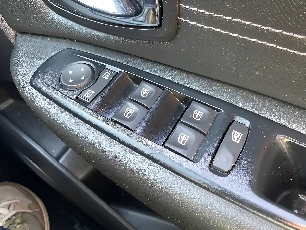 Used 2014 Renault Grand Scenic Dynamique Tomtom Grey - Interior and Exterior details 5