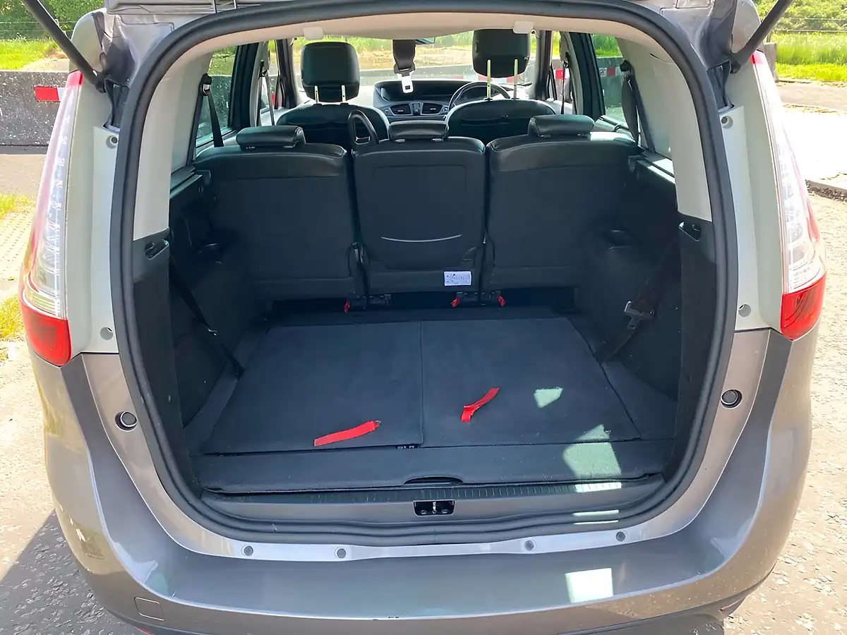 Used 2014 Renault Grand Scenic Dynamique Tomtom Grey - Interior and Exterior details 6