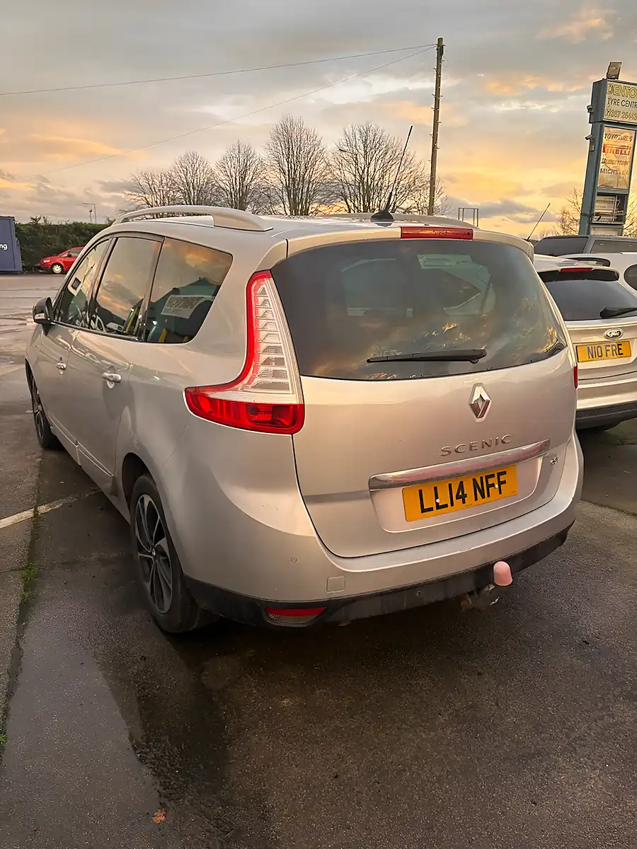Used 2014 Renault Grand Scenic Dynamique Tomtom Silver - Interior and Exterior details 3