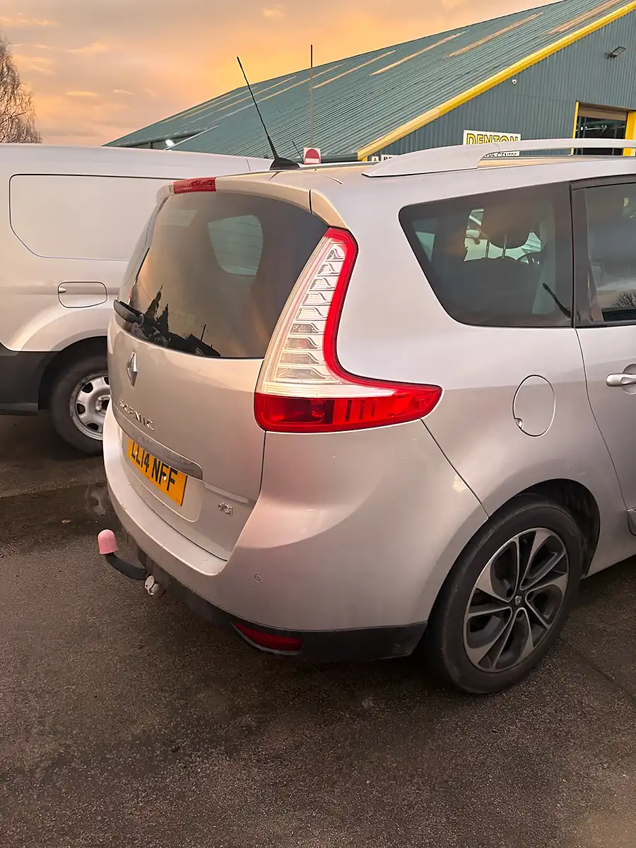 Used 2014 Renault Grand Scenic Dynamique Tomtom Silver - Interior and Exterior details 4