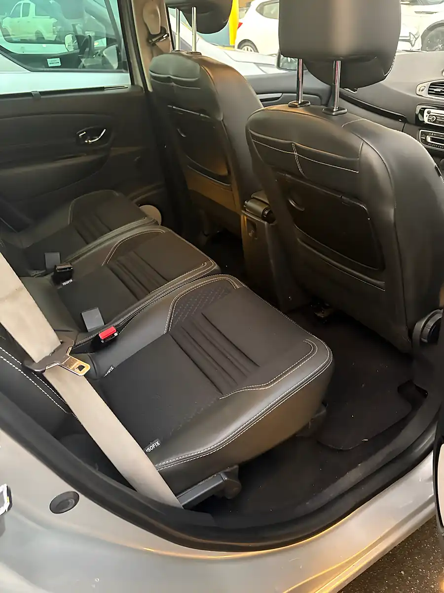 Used 2014 Renault Grand Scenic Dynamique Tomtom Silver - Interior and Exterior details 5