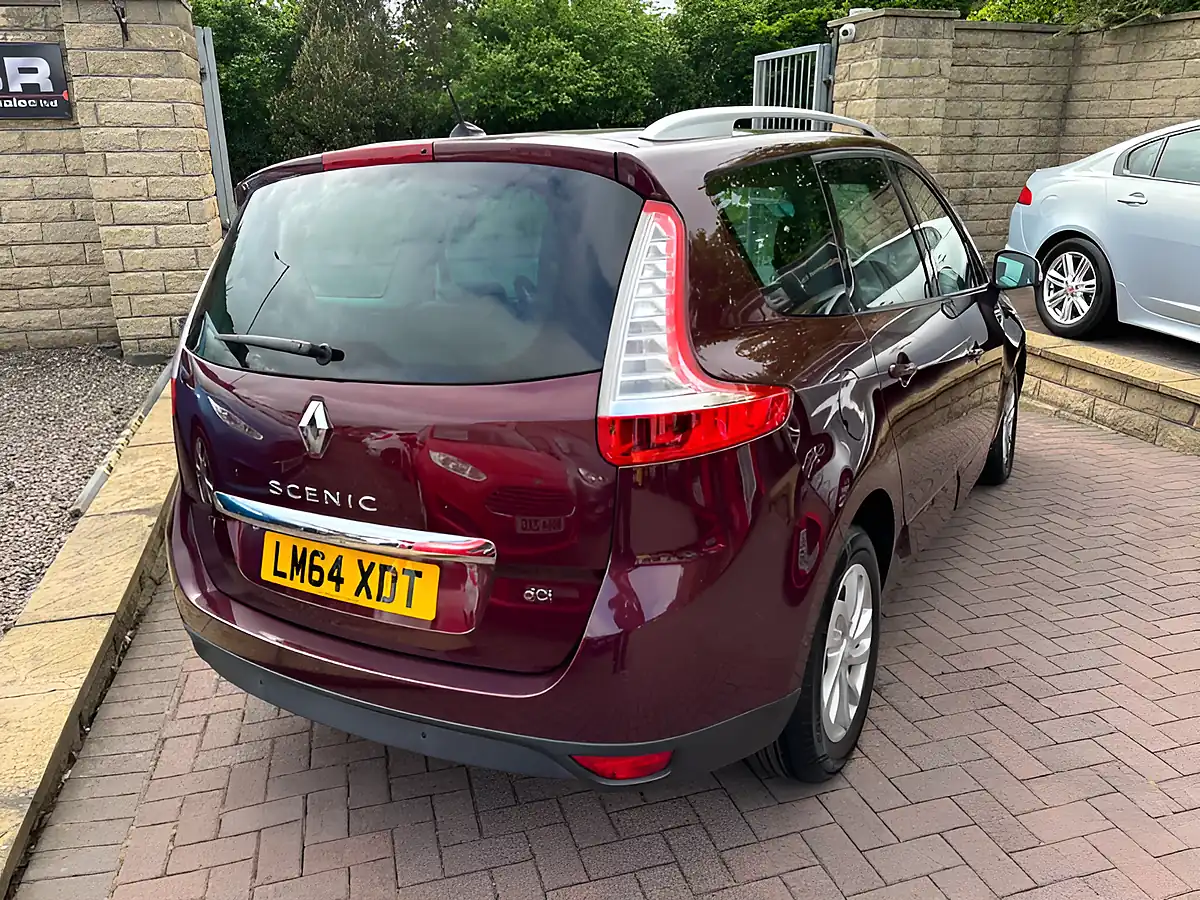 Used 2014 Renault Grand Scenic Energy Dynamique Tomtom Red - Interior and Exterior details 10