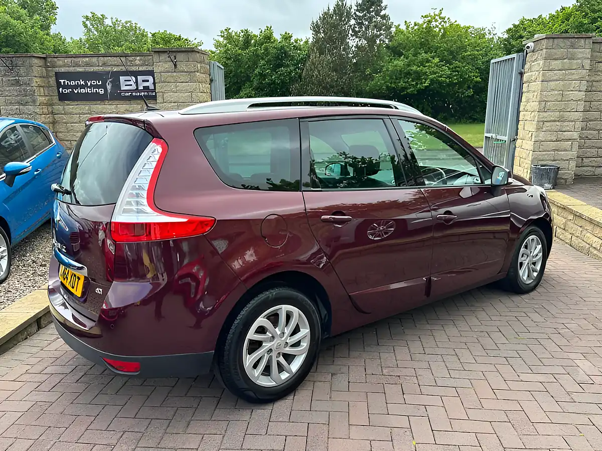 Used 2014 Renault Grand Scenic Energy Dynamique Tomtom Red - Interior and Exterior details 11