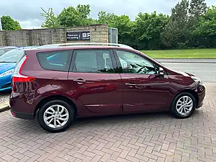 Used 2014 Renault Grand Scenic Energy Dynamique Tomtom Red - Interior and Exterior details 12