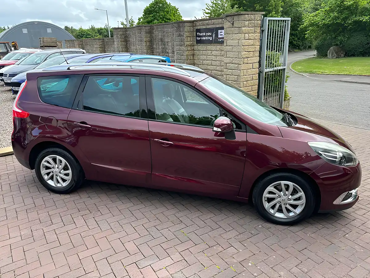 Used 2014 Renault Grand Scenic Energy Dynamique Tomtom Red - Interior and Exterior details 13