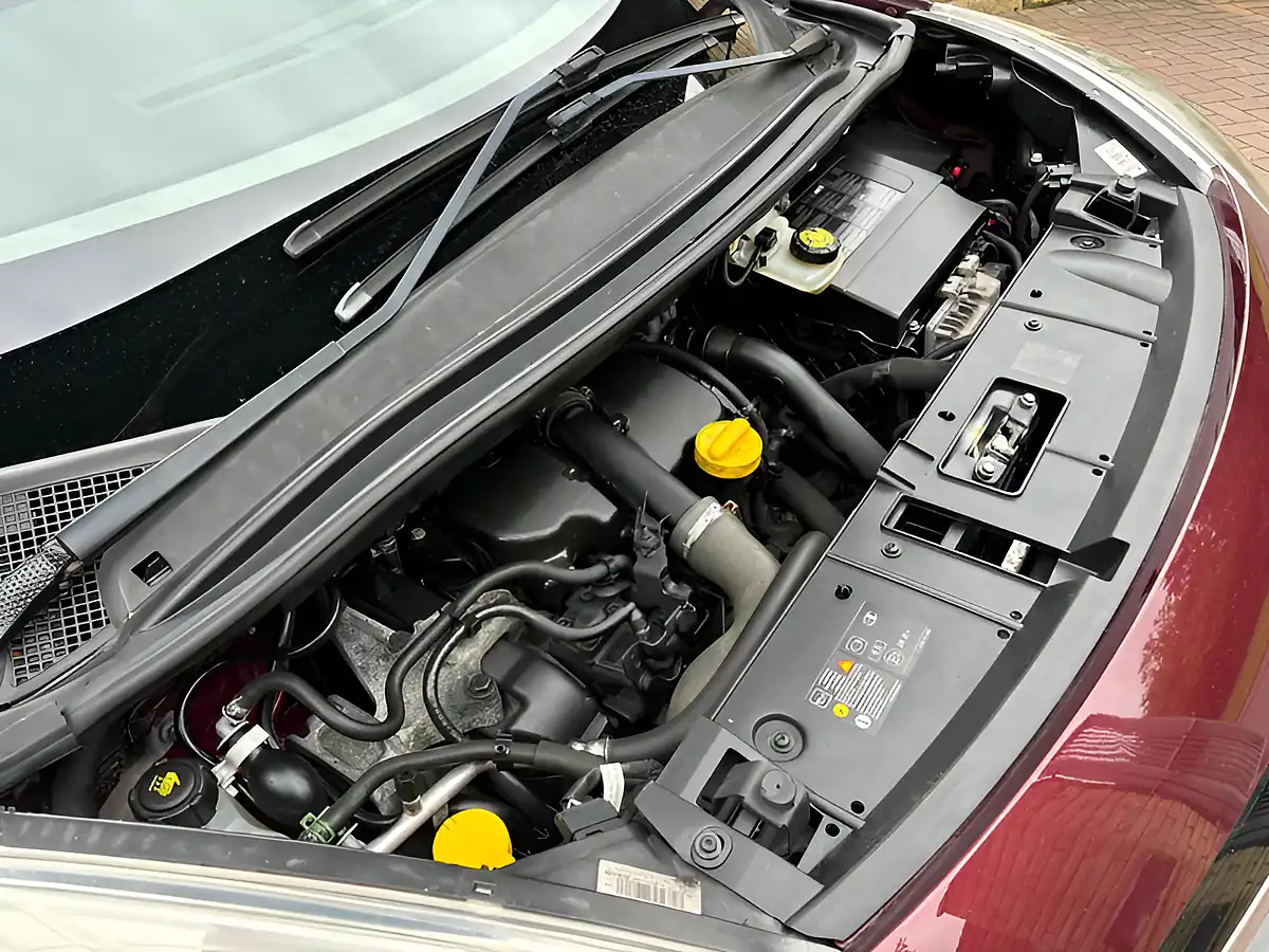 Used 2014 Renault Grand Scenic Energy Dynamique Tomtom Red - Interior and Exterior details 20