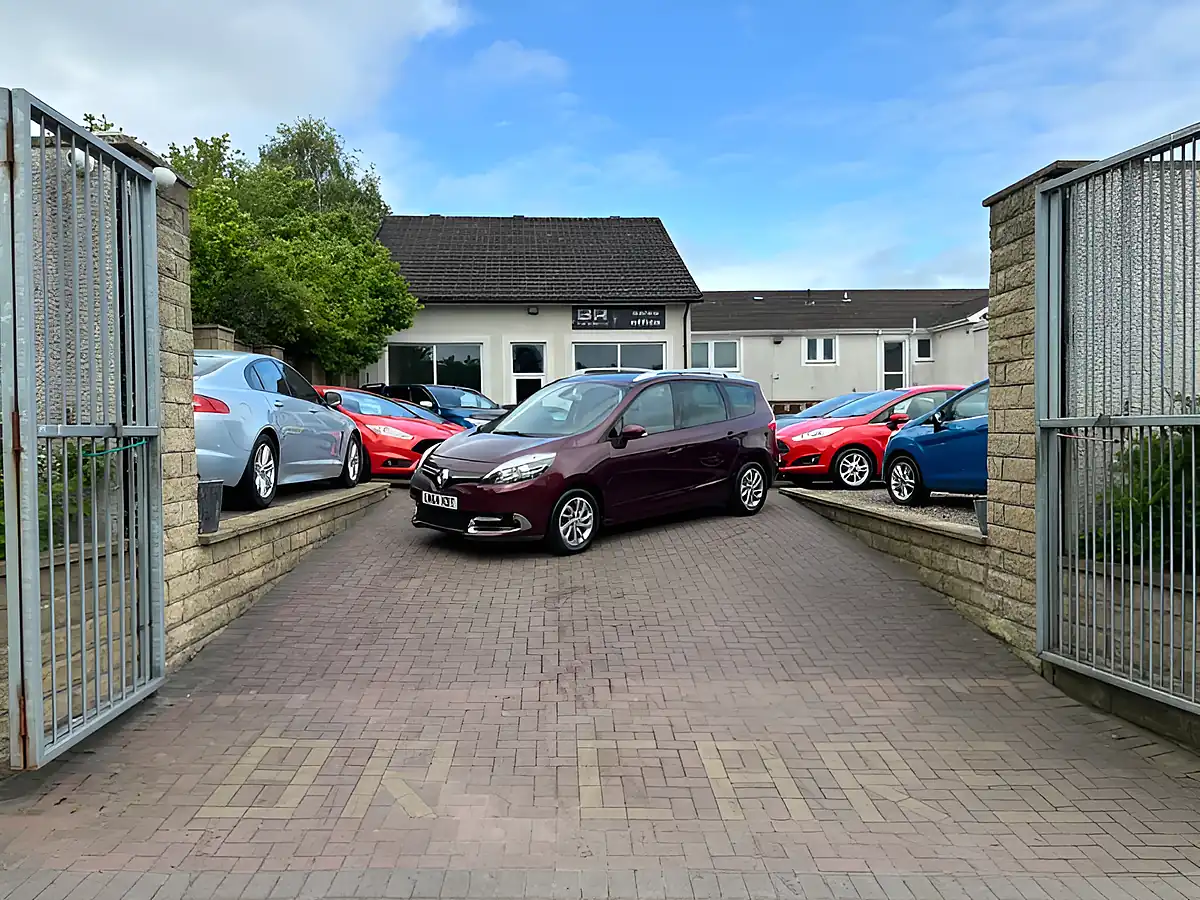 Used 2014 Renault Grand Scenic Energy Dynamique Tomtom Red - Interior and Exterior details 3