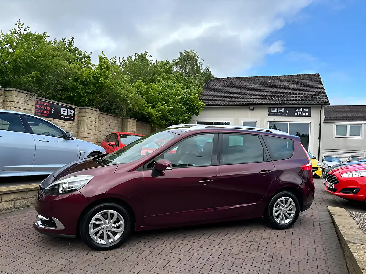 Used 2014 Renault Grand Scenic Energy Dynamique Tomtom Red - Interior and Exterior details 5