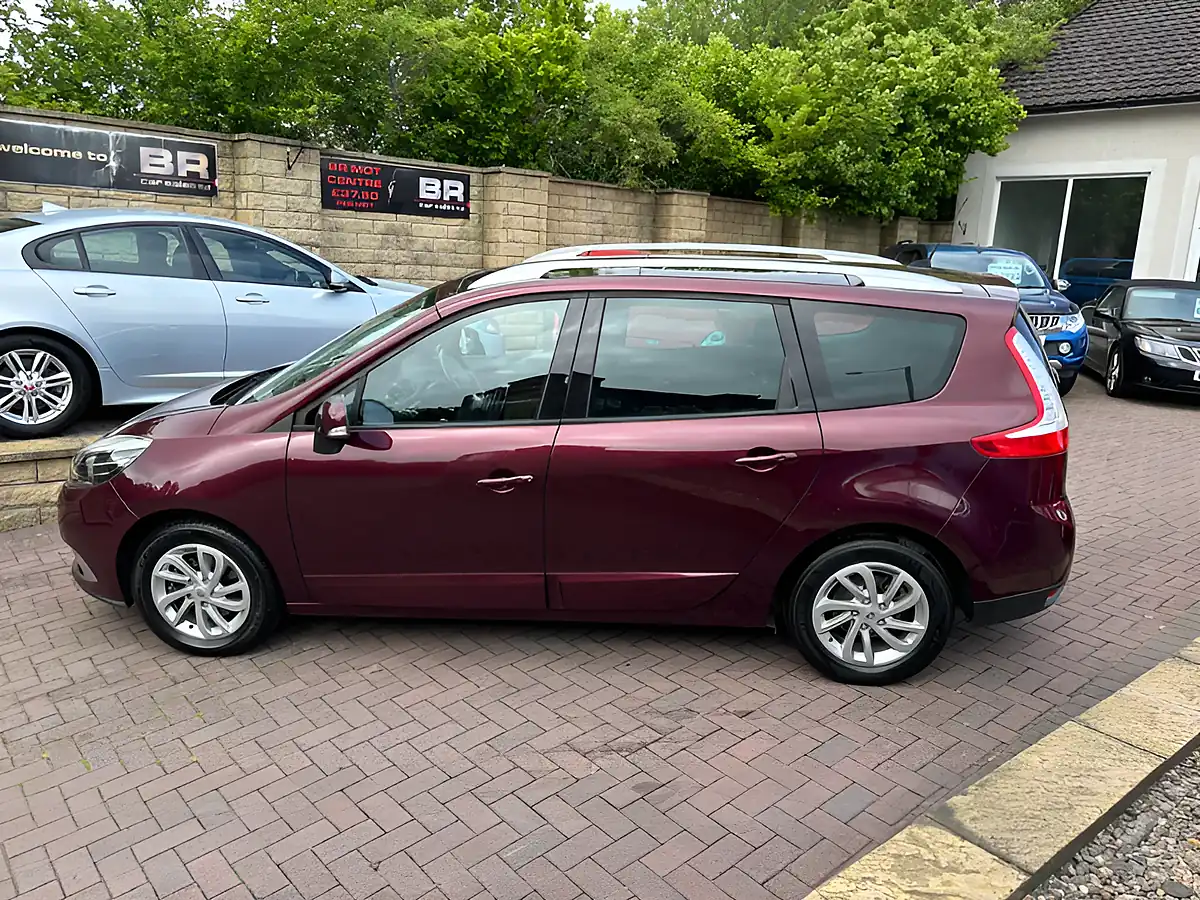 Used 2014 Renault Grand Scenic Energy Dynamique Tomtom Red - Interior and Exterior details 6