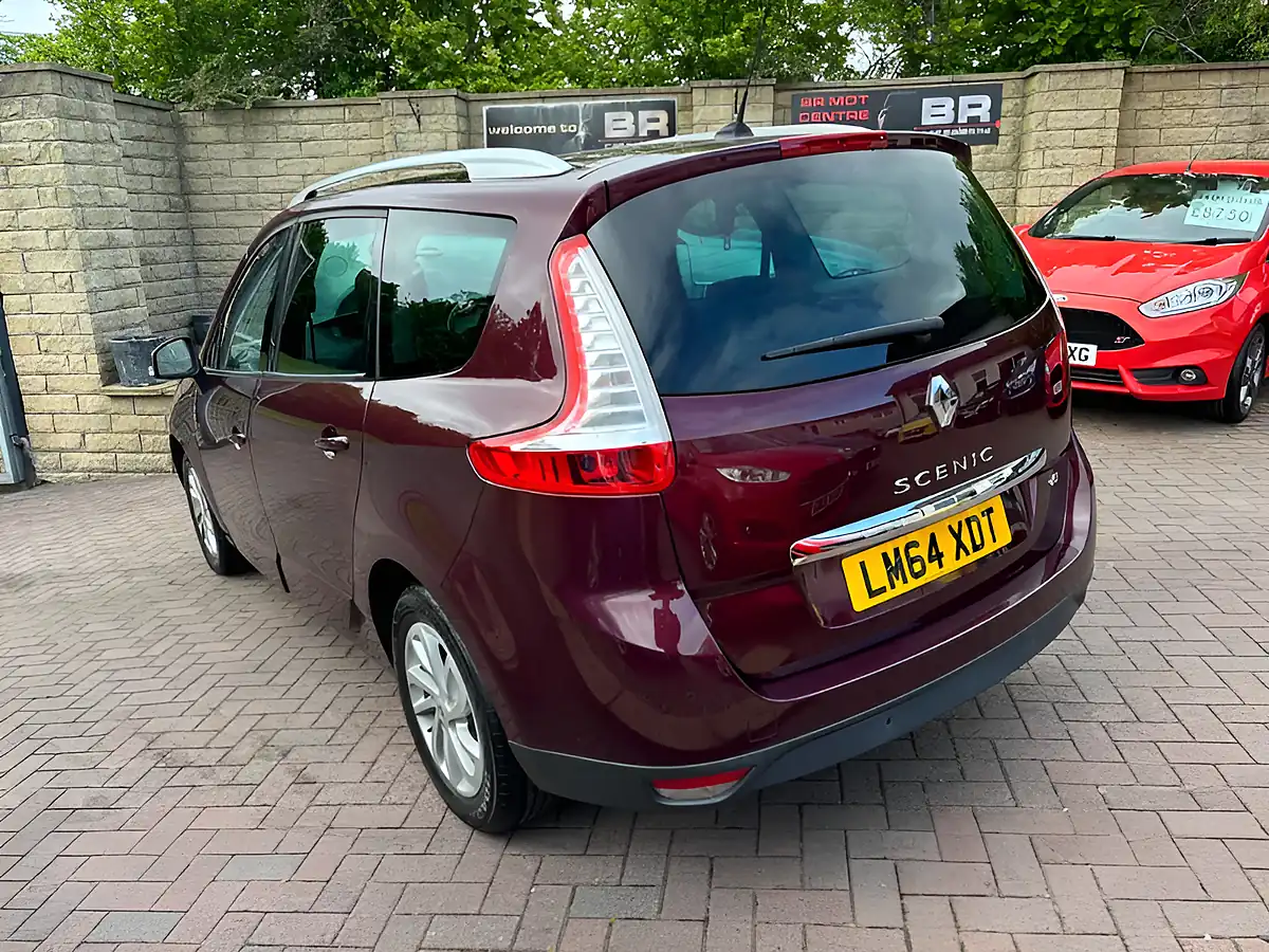Used 2014 Renault Grand Scenic Energy Dynamique Tomtom Red - Interior and Exterior details 7