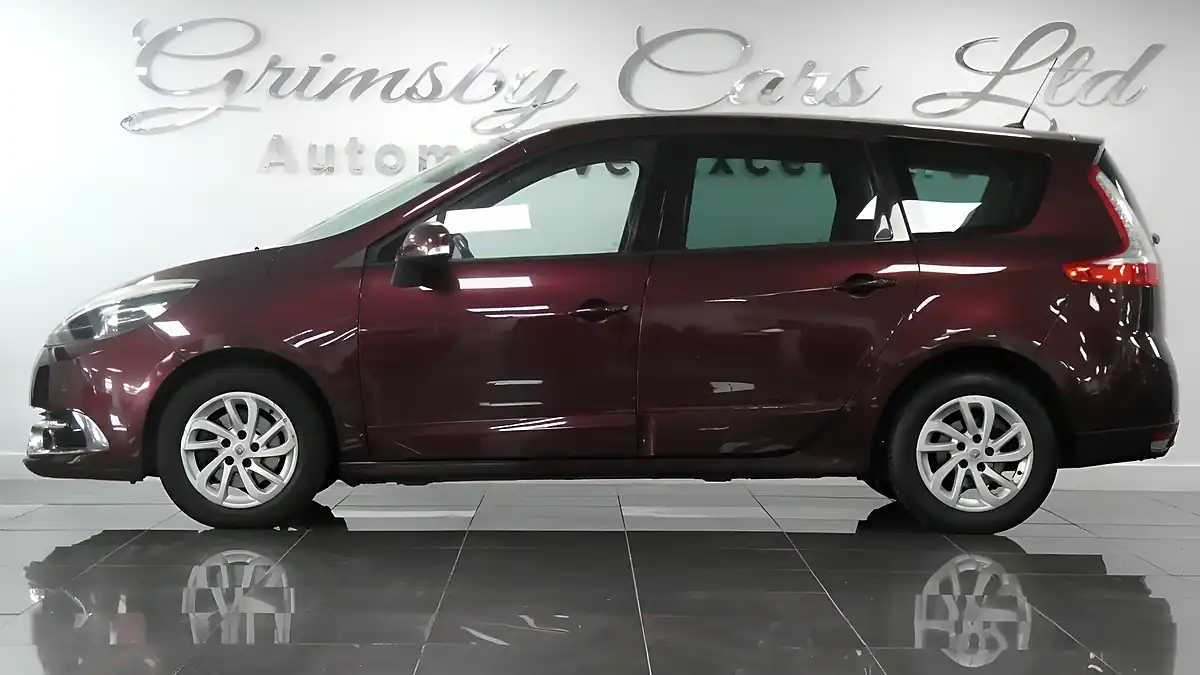 Used 2014 Renault Grand Scenic Energy Dynamique Tomtom Red - Interior and Exterior details 2