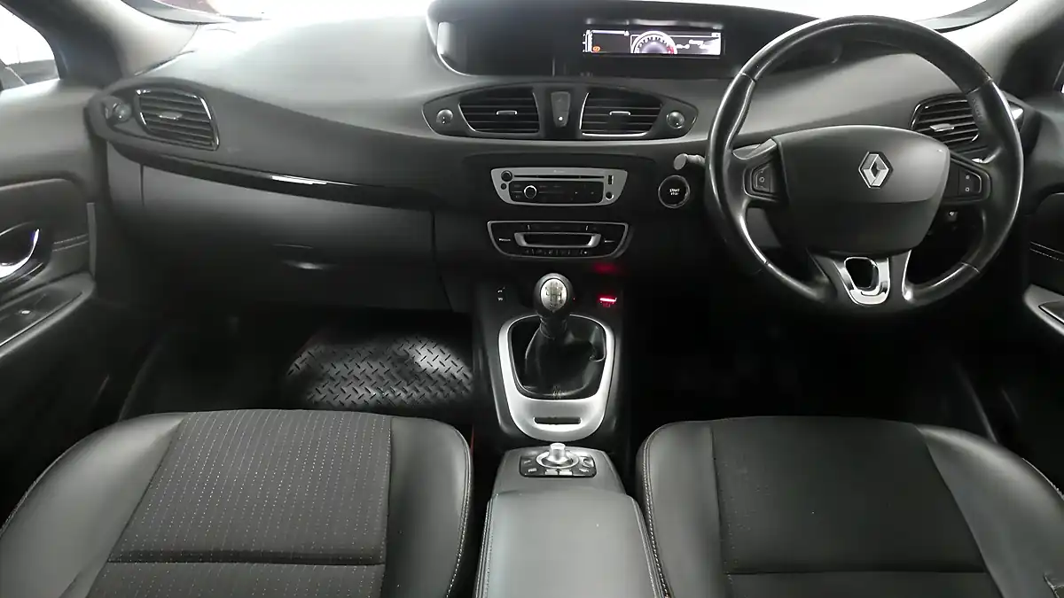 Used 2014 Renault Grand Scenic Energy Dynamique Tomtom Red - Interior and Exterior details 6