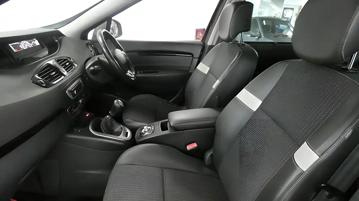 Used 2014 Renault Grand Scenic Energy Dynamique Tomtom Red - Interior and Exterior details 8