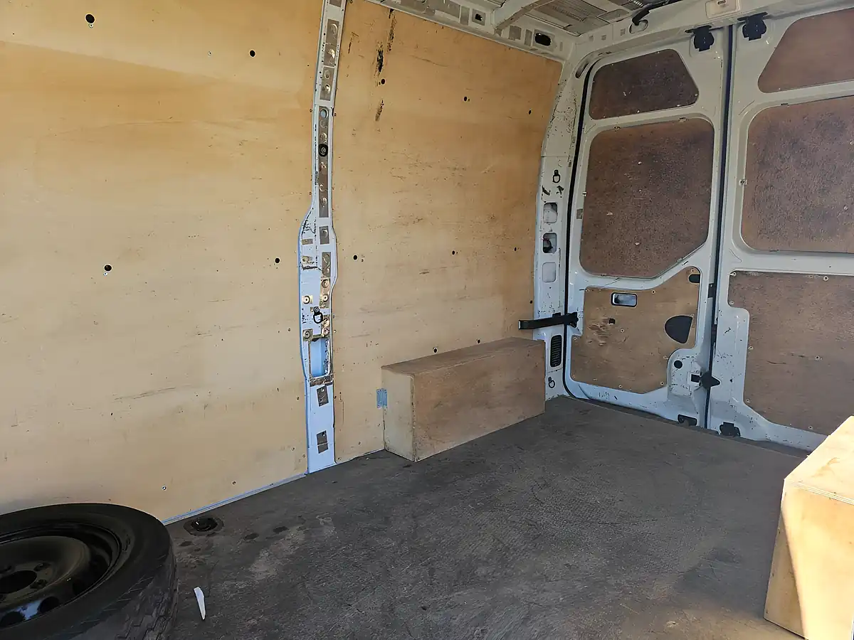 Used 2014 Renault Master MM35 Business Mwb Glacier White - Interior and Exterior details 10