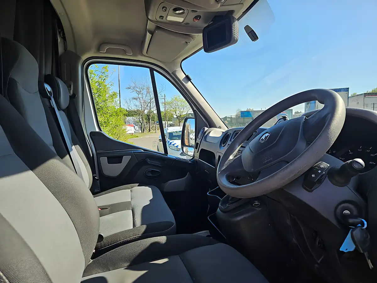 Used 2014 Renault Master MM35 Business Mwb Glacier White - Interior and Exterior details 12