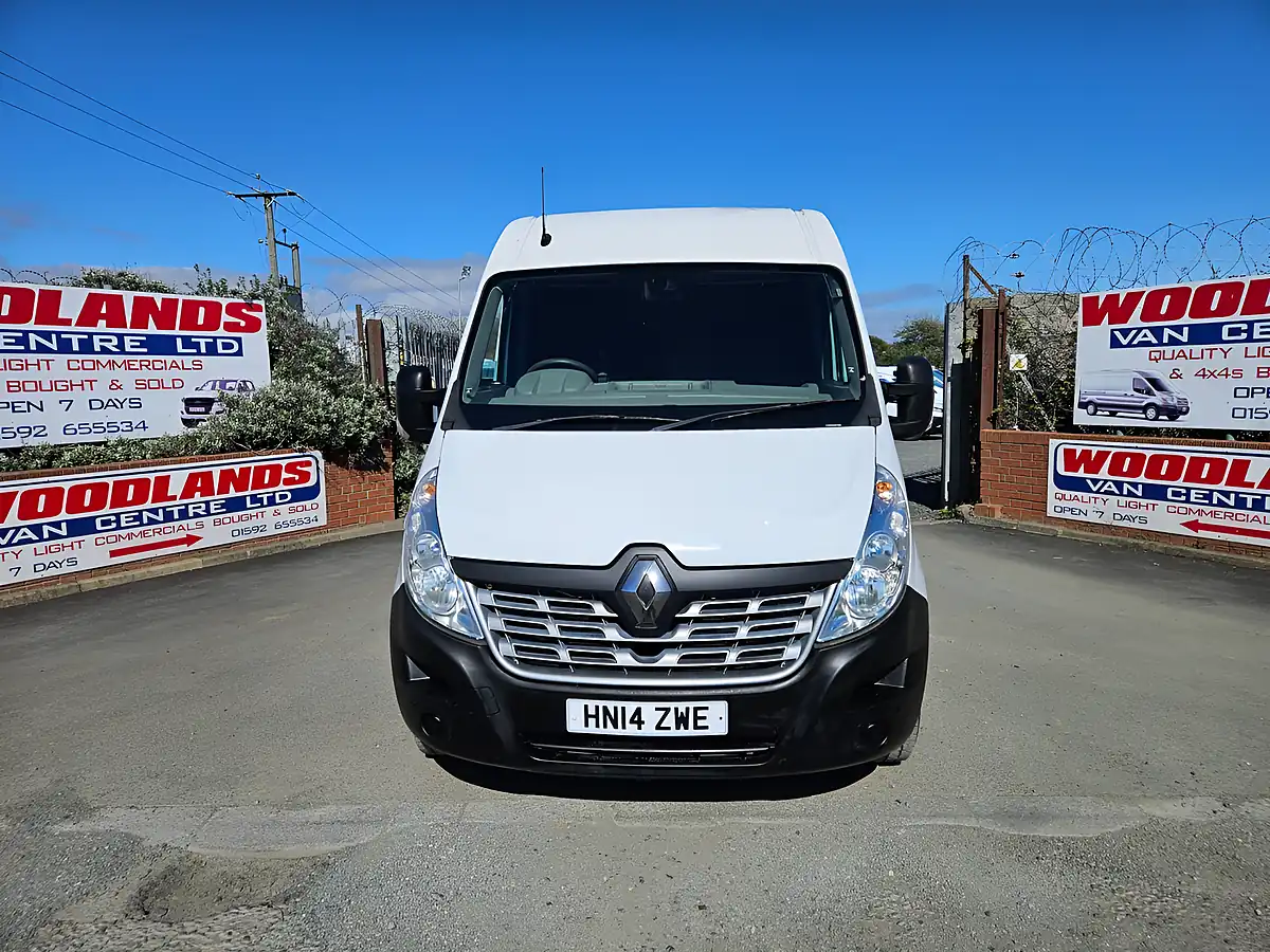 Used 2014 Renault Master MM35 Business Mwb Glacier White - Interior and Exterior details 3