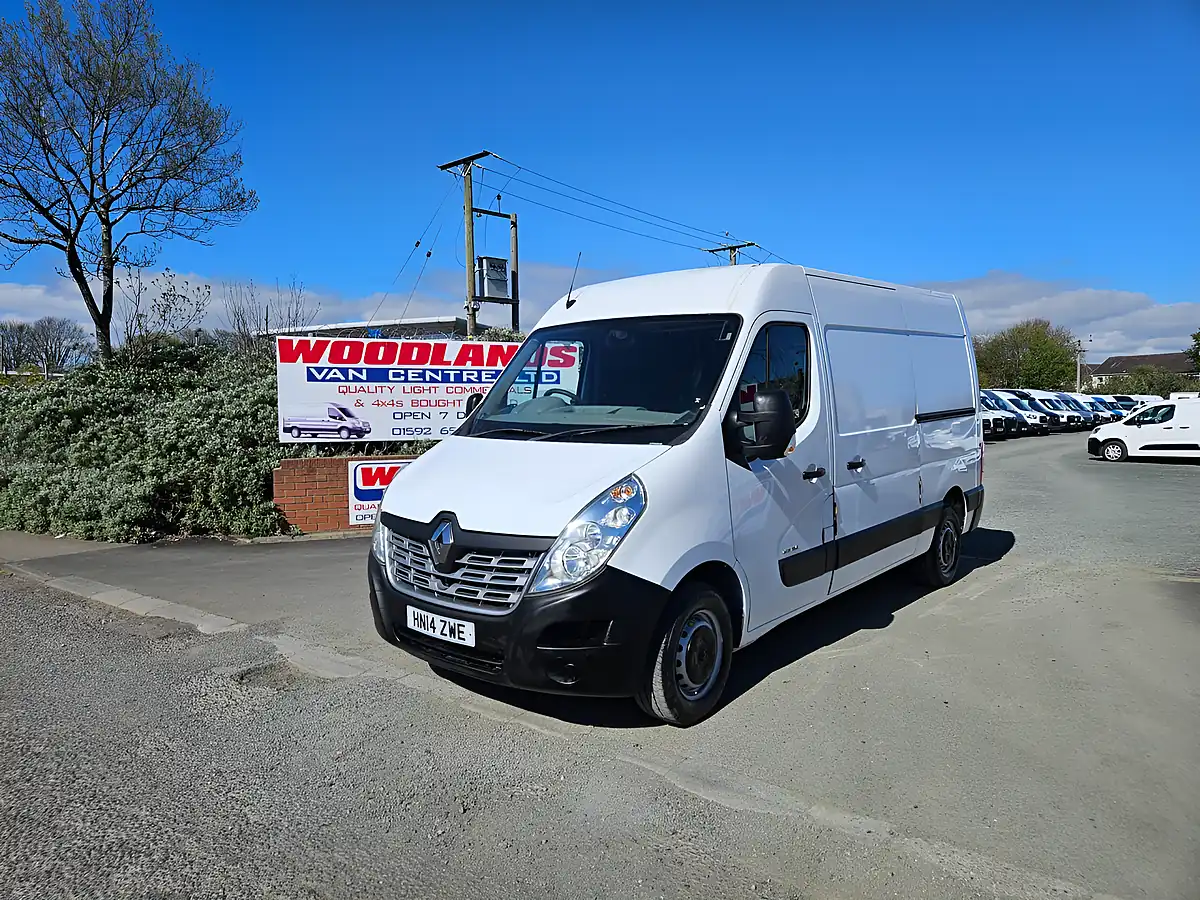 Used 2014 Renault Master MM35 Business Mwb Glacier White - Interior and Exterior details 4