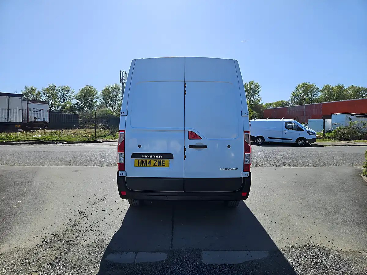 Used 2014 Renault Master MM35 Business Mwb Glacier White - Interior and Exterior details 7
