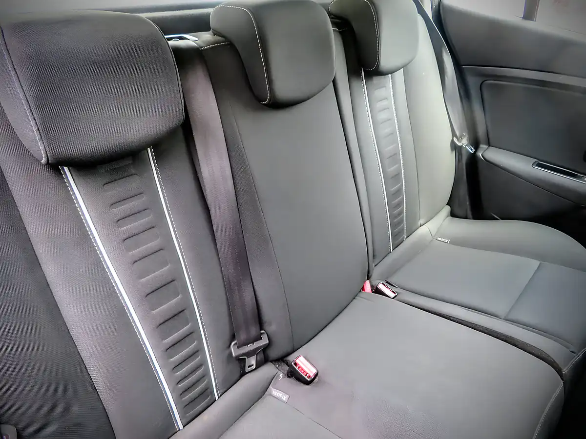 Used 2014 Renault Megane Dynamique Tom Tom Metallic Silver - Interior and Exterior details 12