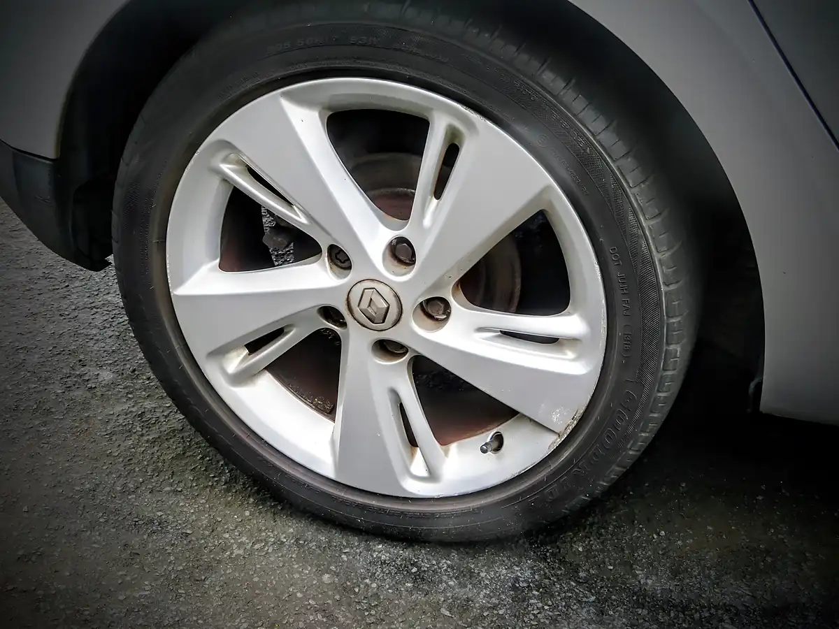 Used 2014 Renault Megane Dynamique Tom Tom Metallic Silver - Interior and Exterior details 15