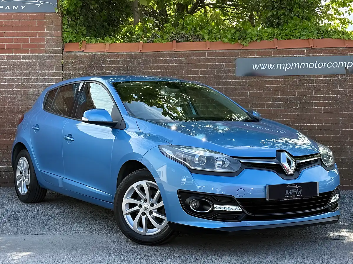 Used 2014 Renault Megane Dynamique Tomtom Blue - Front View