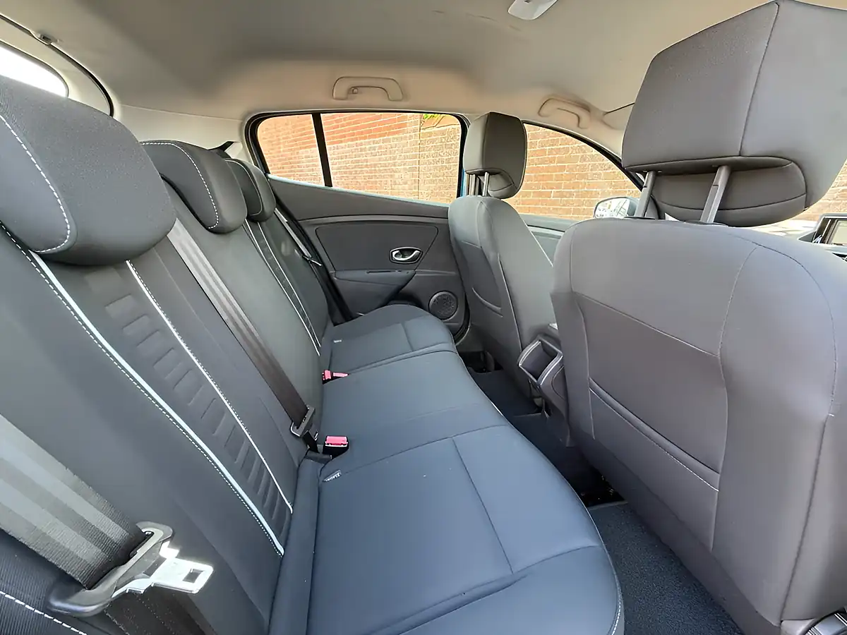 Used 2014 Renault Megane Dynamique Tomtom Blue - Interior and Exterior details 12