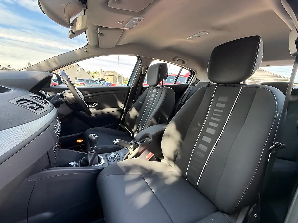 Used 2014 Renault Megane Dynamique Tomtom Blue - Interior and Exterior details 14