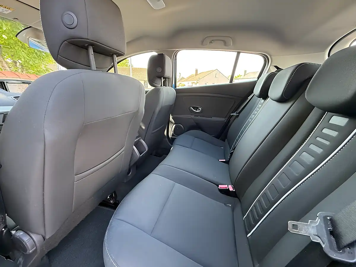 Used 2014 Renault Megane Dynamique Tomtom Blue - Interior and Exterior details 15