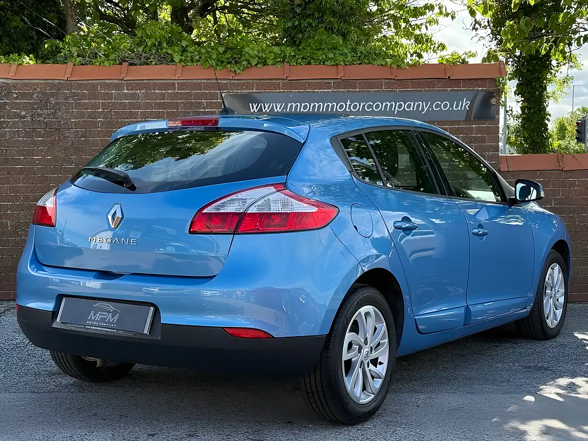 Used 2014 Renault Megane Dynamique Tomtom Blue - Interior and Exterior details 5