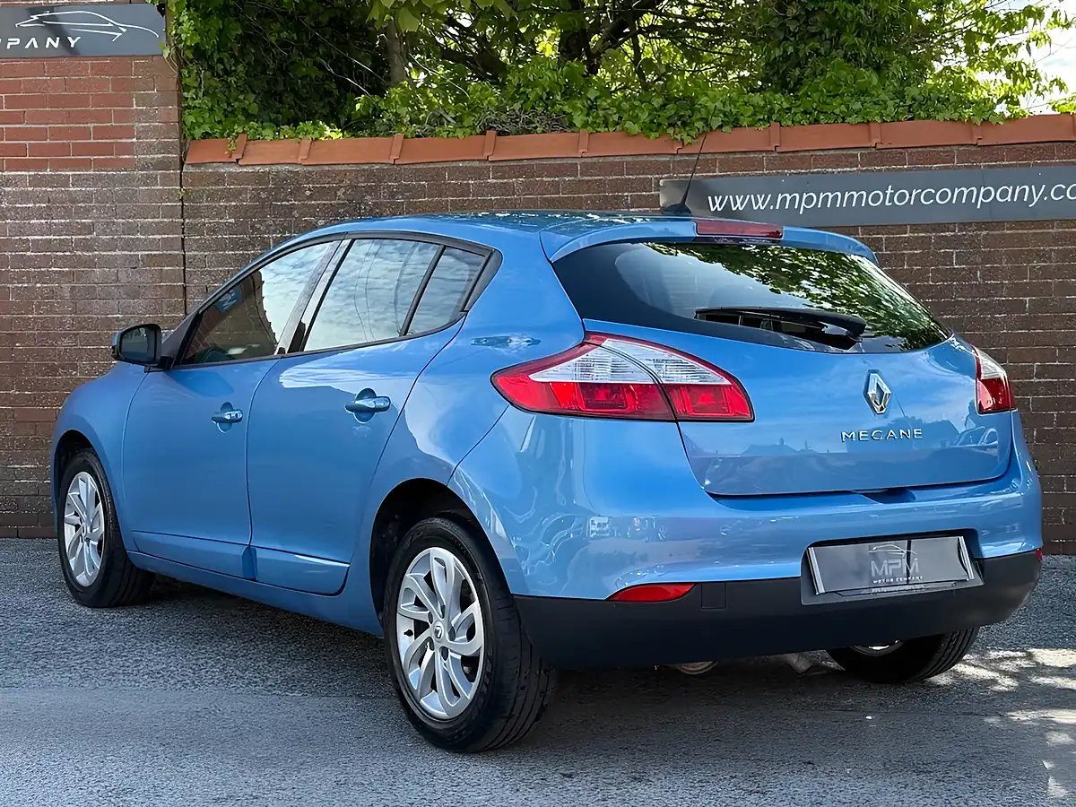 Used 2014 Renault Megane Dynamique Tomtom Blue - Interior and Exterior details 6