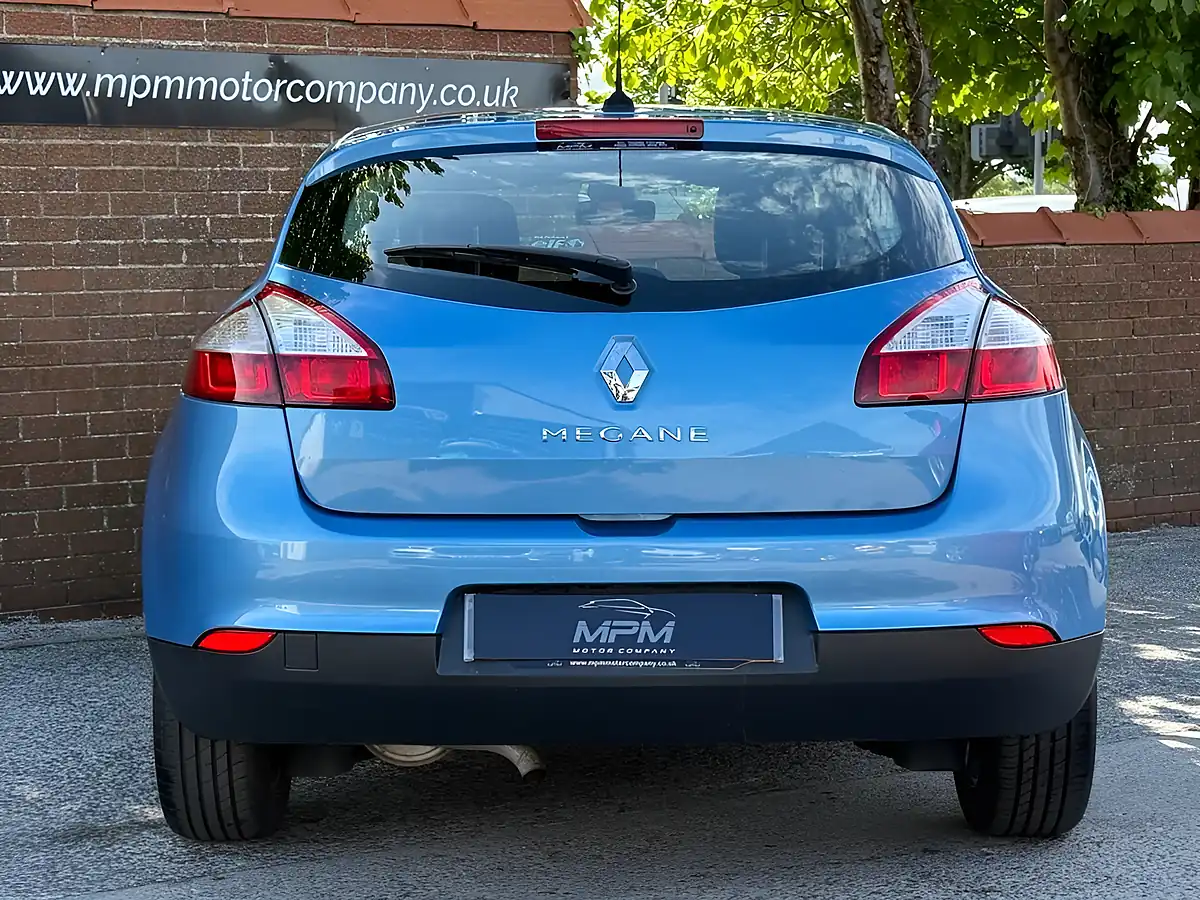 Used 2014 Renault Megane Dynamique Tomtom Blue - Interior and Exterior details 8