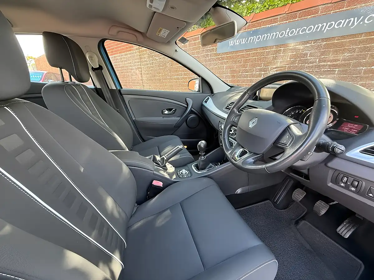 Used 2014 Renault Megane Dynamique Tomtom Blue - Interior and Exterior details 9