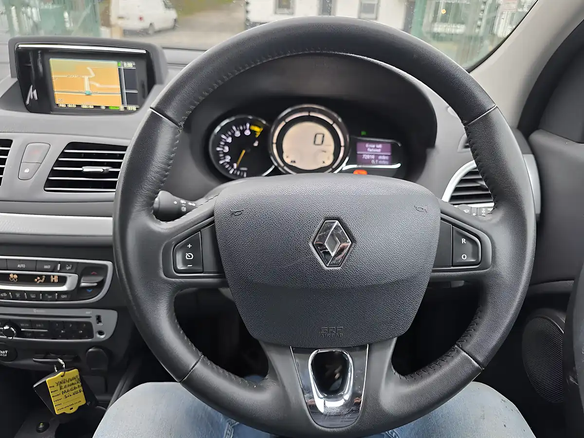 Used 2014 Renault Megane Dynamique Tomtom White - Interior and Exterior details 14