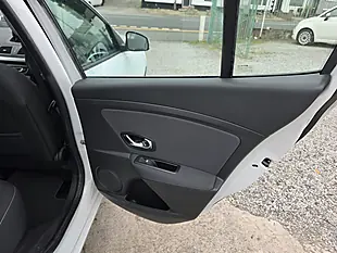 Used 2014 Renault Megane Dynamique Tomtom White - Interior and Exterior details 17