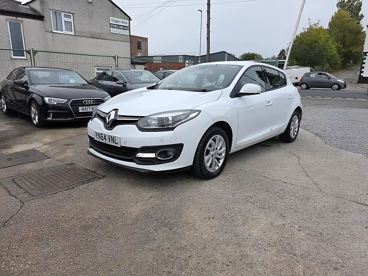 Used 2014 Renault Megane Dynamique Tomtom White - Interior and Exterior details 2